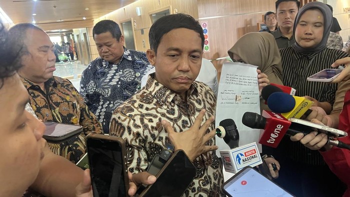 Menhut Raja Juli Resmi Laporkan Penolakan Gratifikasi ke KPK, Amplop Bupati Kuansing Jadi Sorotan