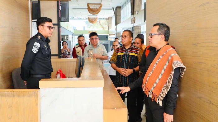 Wamendagri Bima Arya Tinjau PLBN Motaain, Pastikan Layanan Perbatasan Optimal