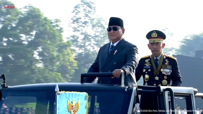 Presiden Prabowo Pimpin Upacara Hari Bhayangkara ke-80, Inspeksi Pasukan dengan Maung