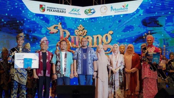 Andre Rosiade Serahkan Rp24 Juta Dana Pembinaan untuk Finalis Bujang Dara Pekanbaru 2026
