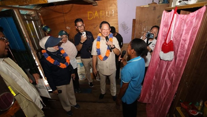Mendagri Cek BSPS di Kampung Nelayan Tanjung Ria Usai Kunjungi Skouw