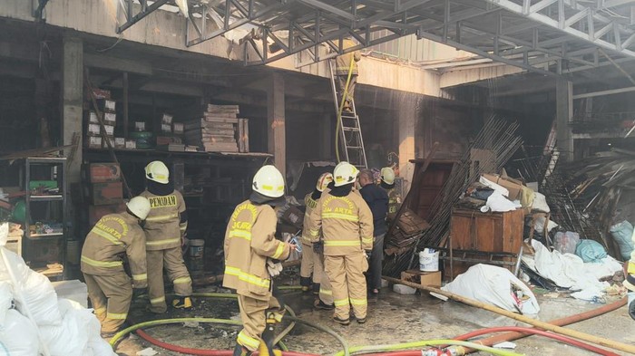 Kebakaran Toko Material di Karet Kuningan Jakarta Selatan Padam, Kerugian Capai Rp 1,2 Miliar