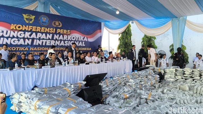 BNN Bongkar Gudang 3,37 Ton Kuncup Ganja Asal Thailand di Gresik, Jaringan Internasional Terdeteksi