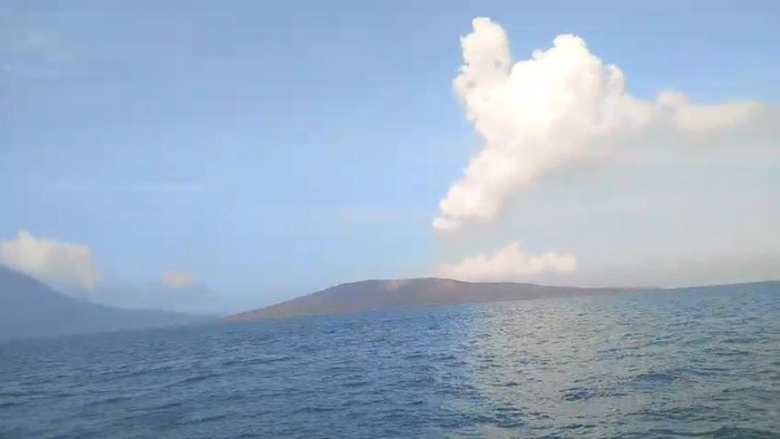 Imbauan Waspada untuk Warga Pesisir dan Pelayaran Selat Sunda Pasca Status Gunung Anak Krakatau Naik Jadi Siaga