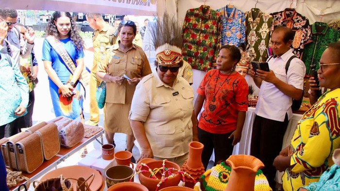 Wamendagri Ribka Haluk Buka Pasar Murah dan Pameran UMKM Demi Perkuat Ekonomi Kerakyatan Papua