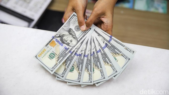 Dolar AS Makin Dekat ke Rp 18.000!