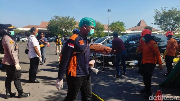 Mobil Dinas Pelat Merah Ditemukan Berisi Mayat Wanita di Bandara Juanda, Terparkir 4 Hari