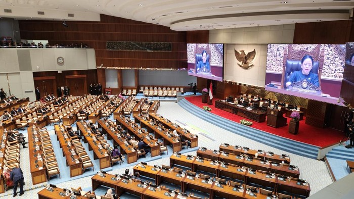 DPR Gelar Paripurna Calon BS OJK hingga RAPBN 2027, 298 Anggota Dewan Hadir