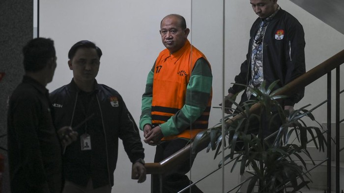 Potret Bupati Langkat Kenakan Rompi Oranye KPK Usai Ditetapkan Tersangka