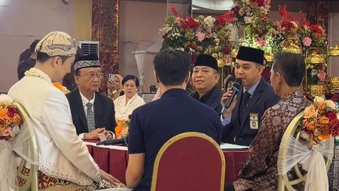 Kisah Penghulu Jaksel yang Pimpin Akad Nikah dengan Tiga Bahasa, Bikin Haru