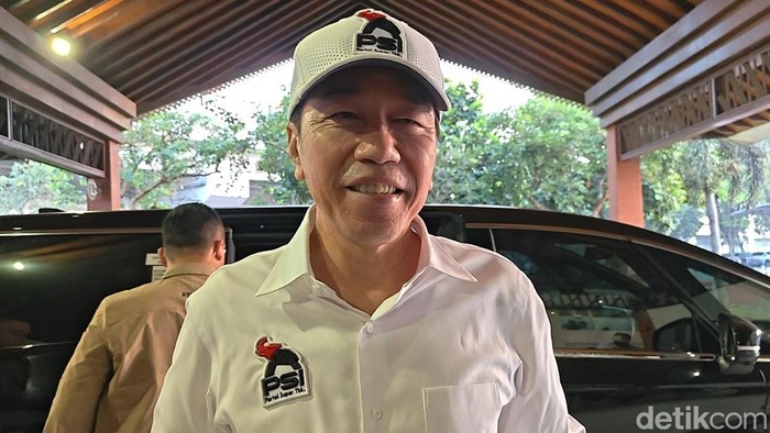 Jokowi Beri Kode Lewat Atribut PSI saat Safari Politik di Lampung
