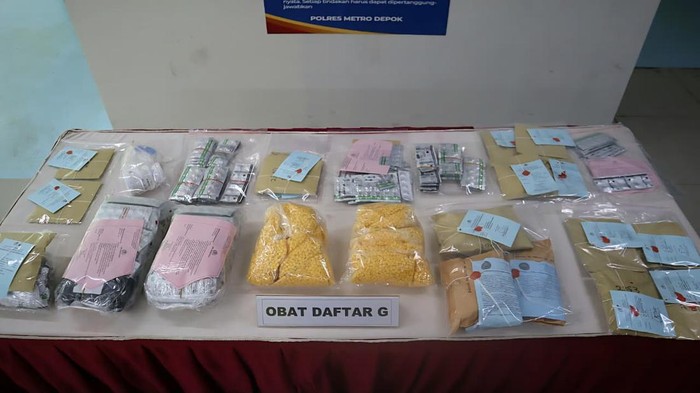 Penjual Obat Keras Berkedok Sembako di Depok Dibekuk, 33.708 Pil Disita