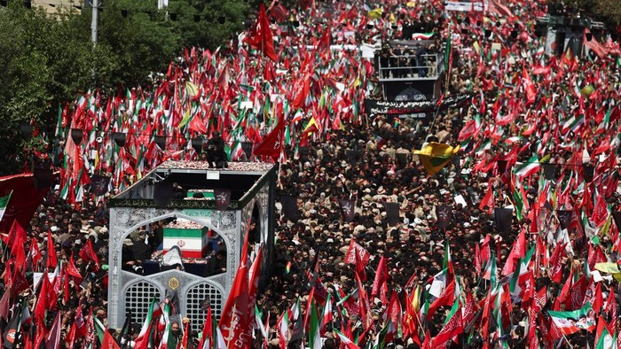 Trump Kaget Begitu Banyak Orang Hadiri Pemakaman Khamenei