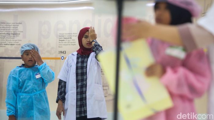 Libur Sekolah, Anak-Anak Antusias Belajar Jadi Dokter Kecil di iMuseum