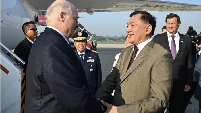 Presiden Belarus Mendarat di Jakarta, Bertemu Prabowo di Istana Besok