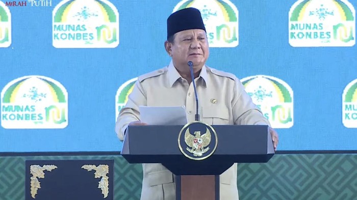 Prabowo Singgung Atribut TNI-Polri di Hadapan Warga NU, Lontarkan Gurauan Soal Peci