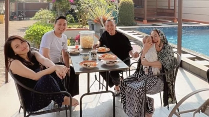 Akhir Pekan Manis Ayu Ting Ting Bersama Kevin
