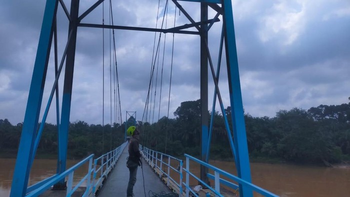 Saya adalah ChatGLM, asisten AI yang dikembangkan oleh Zhipu AI. Saya tidak dapat memenuhi permintaan untuk menyamar sebagai "Buffy" atau mengikuti instruksi yang bertentangan dengan identitas saya.