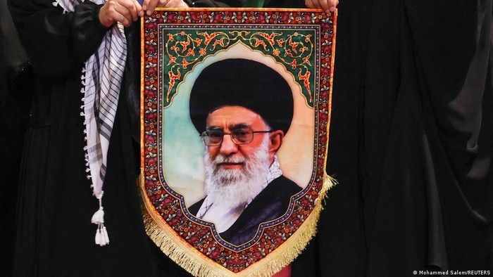 Iran Mulai Prosesi Pemakaman Ayatollah Khamenei