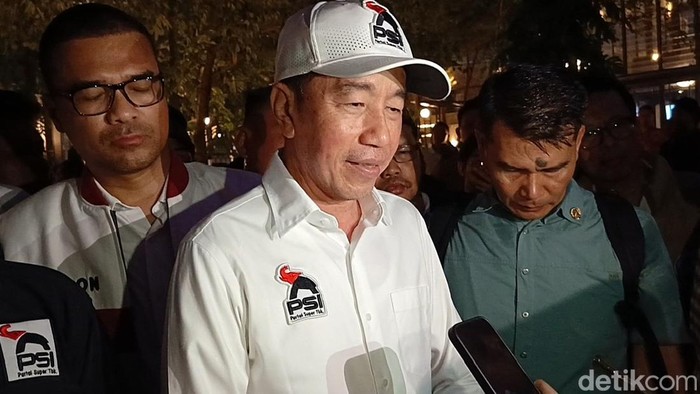 Jokowi Bicara Keanggotaan PSI: 'Sudah Pakai Baju, Artinya Tahu Sendiri'