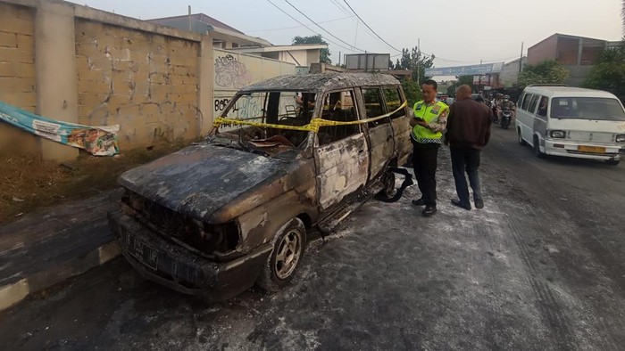 Mobil Ludes Terbakar usai Isi BBM di SPBU Ciputat, Pengemudi Alami Luka Bakar