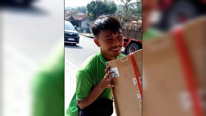 Misteri Kulkas di Tengah Kasus Penganiayaan: Kurir Ceritakan Detik-Detik Pengiriman yang Bikin Warga Geger