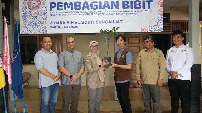 Politisi Gerindra Distribusikan 5.000 Bibit dan Pupuk untuk Warga Sungailiat