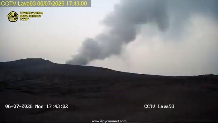 Gunung Anak Krakatau Erupsi, Muntahkan Abu Vulkanik 150 Meter