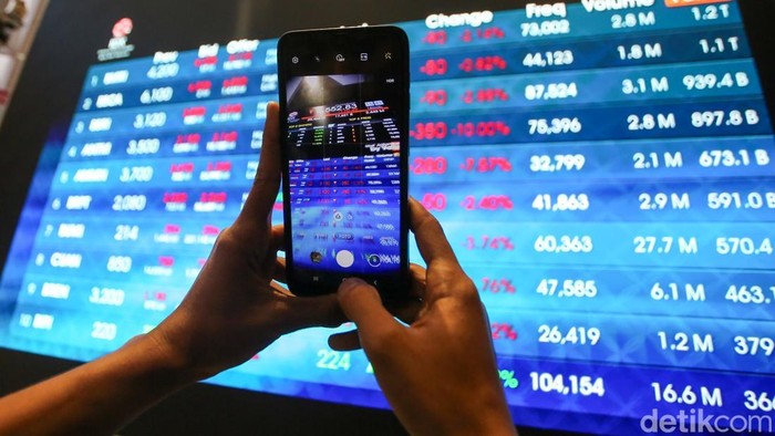 Sempat Melemah, IHSG Ditutup Menguat ke Level 5.916
