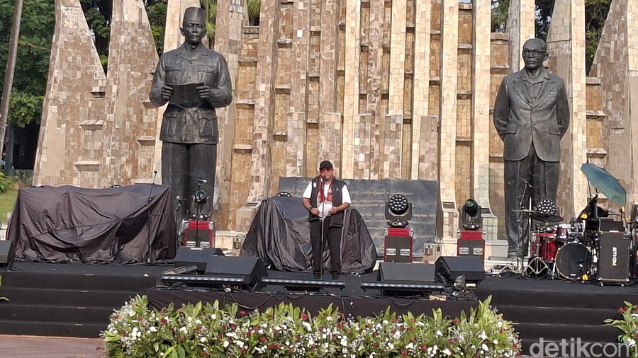 Wakil Gubernur DKI Jakarta Rano Karno membuka Festival Bung Karno yang digelar di Taman Proklamasi, Jakarta Pusat, Sabtu