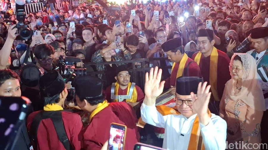 Gubernur DKI Jakarta Pramono Anung dan Wakil Gubernur DKI Jakarta Rano Karno menghadiri puncak perayaan Hari Ulang Tahun