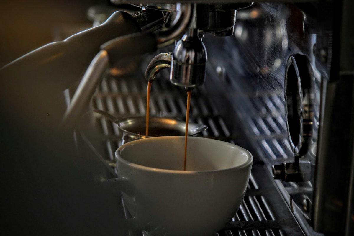 Panduan Memilih Mesin Espresso Komersial untuk Bisnis Kafe