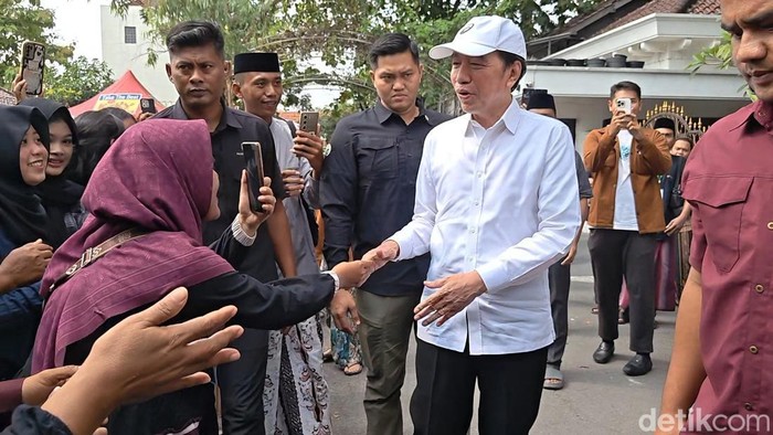 Jokowi Sapa Rombongan Lampung di Solo, Pastikan Kunjungan ke Bumi Ruwa Jurai Jumat Ini