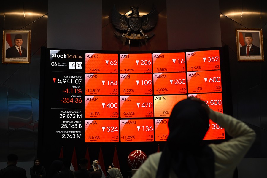 Saham Bank Raksasa Berguguran, IHSG Turun 3%