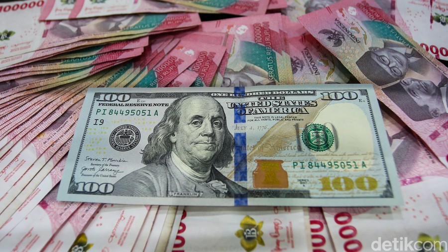 Dolar AS Kembali Sentuh Level Psikologis Rp 18.000 di Pasar Spot