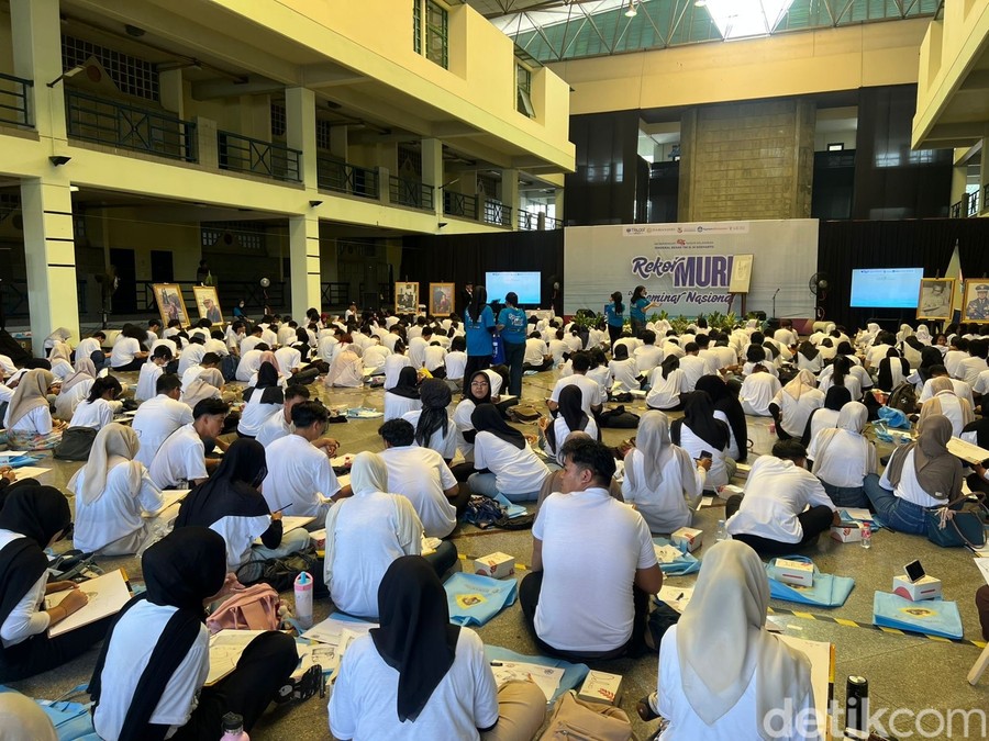 Universitas Trilogi Pecahkan Rekor MURI dengan Sketsa Soeharto Terbanyak, Hadirkan Lebih dari 1.000 Peserta