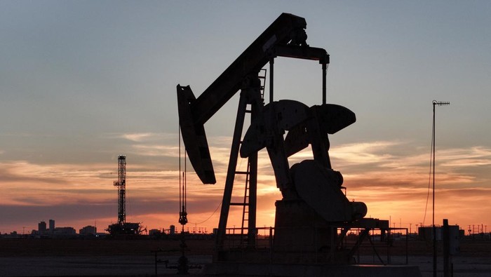 Harga Minyak Dunia Ambruk ke Titik Terendah Sejak Maret, Brent dan WTI Kompak Merosot