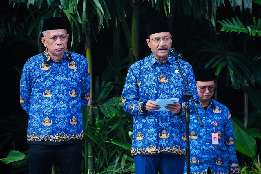 Gus Ipul Pimpin Upacara Harganas, Bacakan Puisi Bertajuk Keluarga