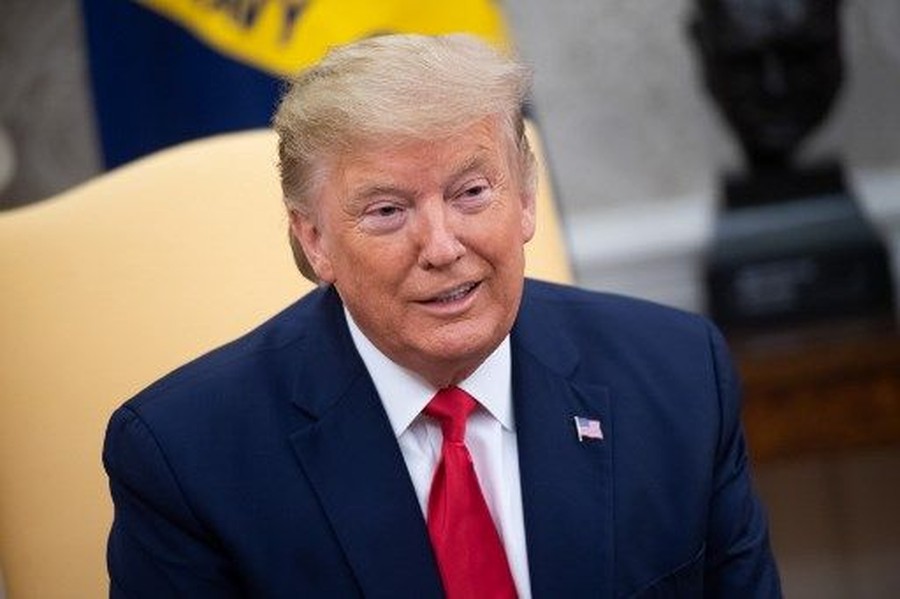 Trump Cabut Sementara Sanksi Minyak Iran