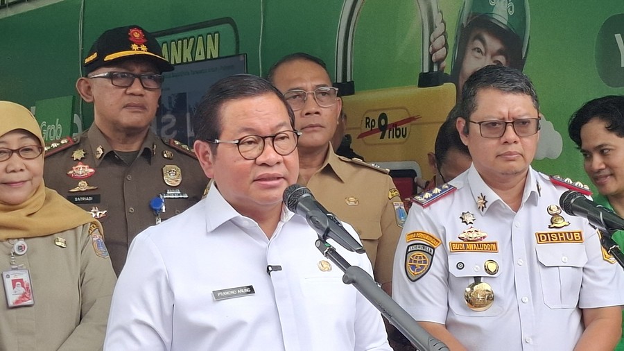 Jakarta - Gubernur DKI Jakarta Pramono Anung meresmikan selter ojek online (ojol) di Jalan MH Thamrin, Jakarta Pusat, pada Selasa (7/7/2026). Fasilitas ini merupakan hasil kolaborasi antara Pemerintah Provinsi DKI Jakarta dan sejumlah aplikator ojol.