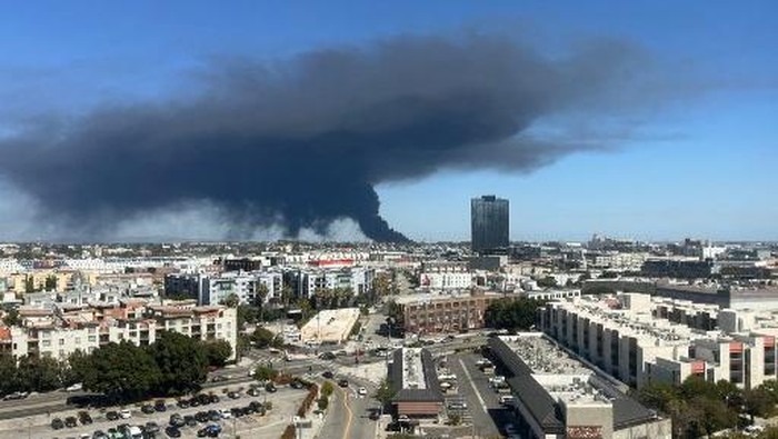Los Angeles Tetapkan Status Darurat Usai Gudang Makanan Beku Terbakar Berhari-hari