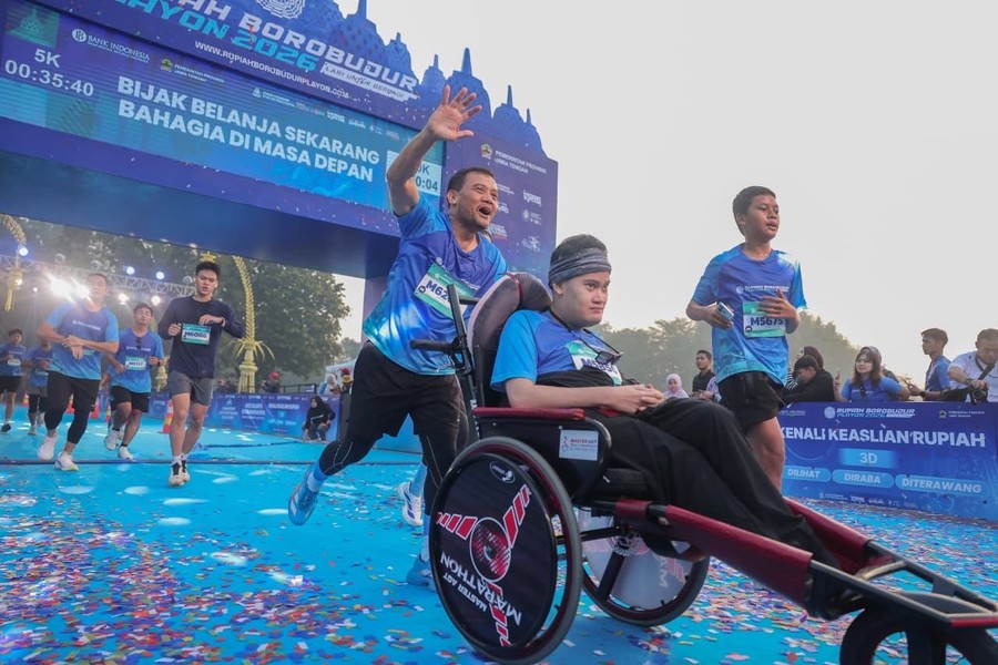 Dorong Kursi Roda Anak, Ahmad Luthfi Meriahkan Rupiah Borobudur Playon 2026