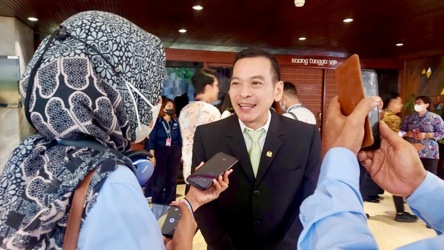 Tim Terdepan.id, Jakarta  – Aparat kepolisian berhasil meringkus empat dari enam pelaku yang terlibat dalam pembunuhan seekor tapir di Jalur Lintas Sumatera (Jalinsum) kawasan Mesuji, Lampung. Kejadian yang mengundang kemarahan publik ini langsung mendapat sorotan tajam dari anggota Komisi IV DPR RI, yang mendesak agar para pelaku dijatuhi sanksi pidana maksimal.