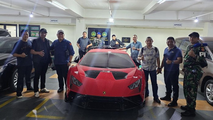 Kejaksaan Agung Sita Lamborghini Aventador dan Ratusan Unit Alat Berat Milik Bos Tambang Kalimantan Barat
