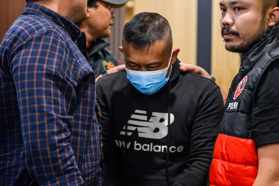 Terekam CCTV, Apa Tujuan Taufik Hidayat Cari Dedi Mulyadi?