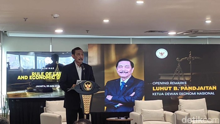 Luhut Peringatkan Indonesia Terancam Middle Income Trap, Bonus Demografi Jadi Taruhan