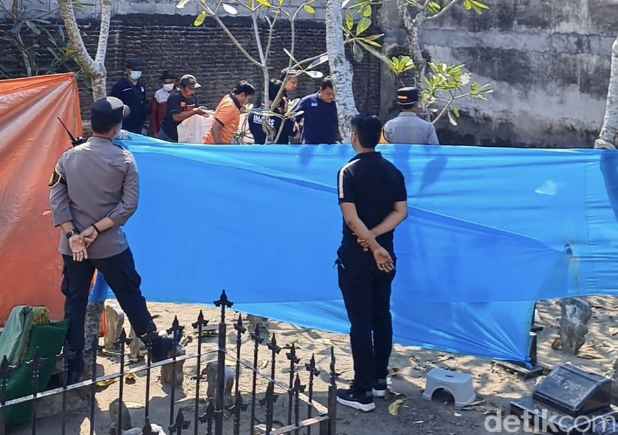 Jombang – Teka-teki kematian Choiriyah (47), seorang perempuan penyandang tunagrahita di Dusun Jogoroto, Desa Jogoroto