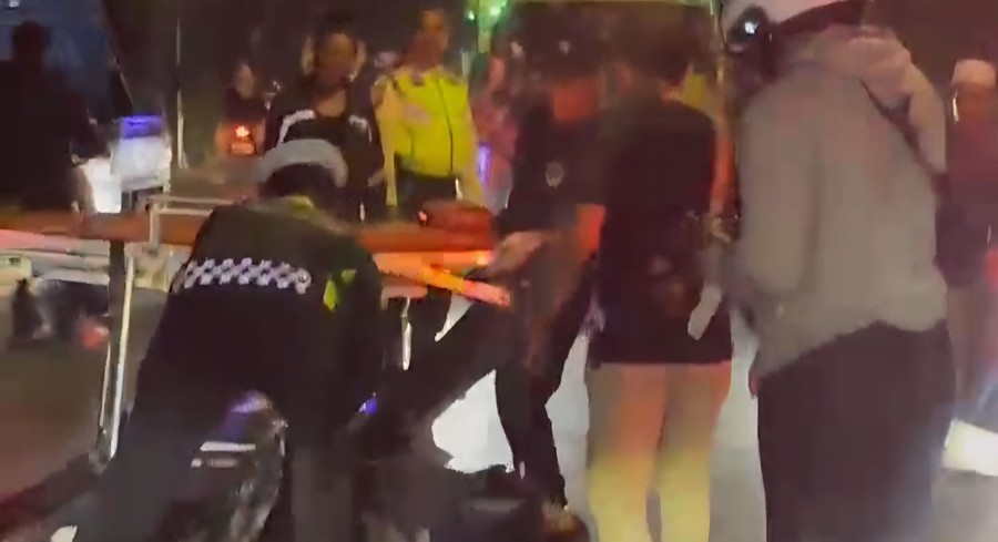 Seorang pengendara sepeda motor meninggal dunia setelah mengalami kecelakaan tragis di Jalan Raya Mercedes Benz, Desa Gu