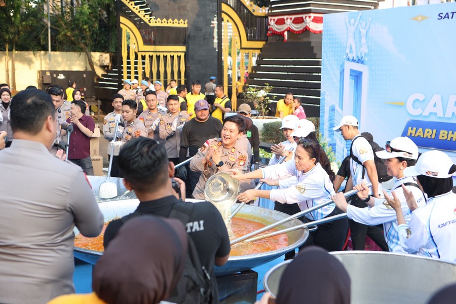 Semarak CFD Jakarta: Polri dan Bobon Santoso Hadirkan 3.000 Porsi Masakan untuk Warga