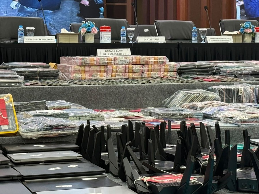 Penampakan Tumpukan Duit Rp 8 M Bukti Kasus Sindikat Judol Hayam Wuruk